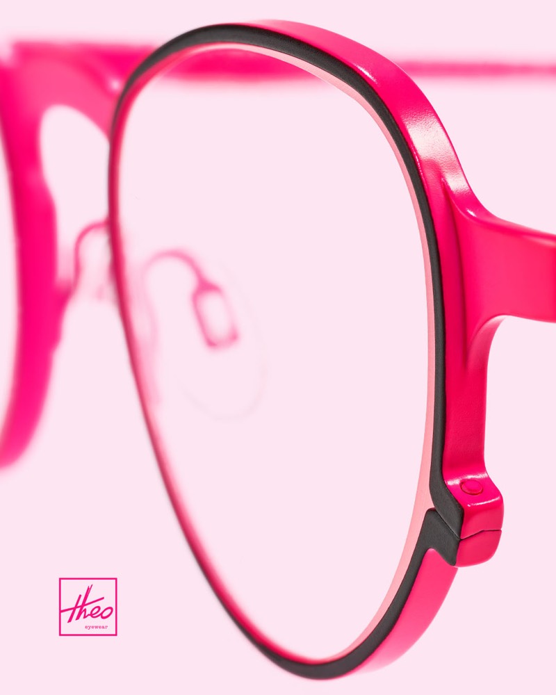 Roze theo-montuur in close-up